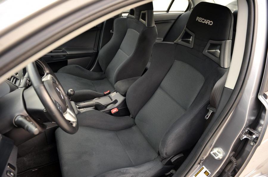  Mitsubishi Lancer Evolution X GSR 2013 года  (фото 22 из 43)